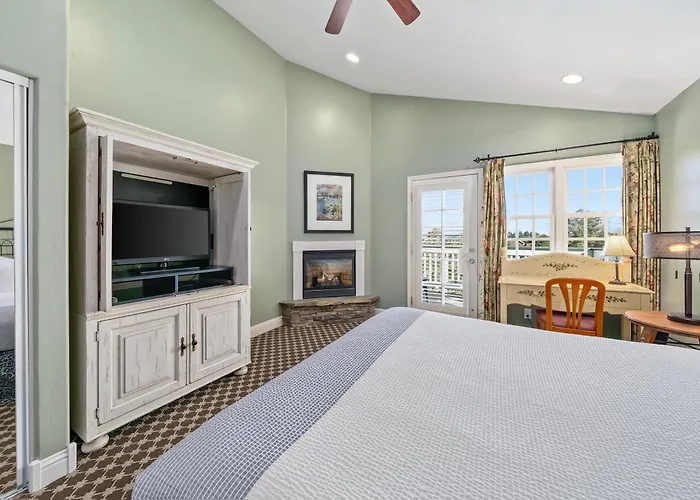 Cambria Pines Lodge